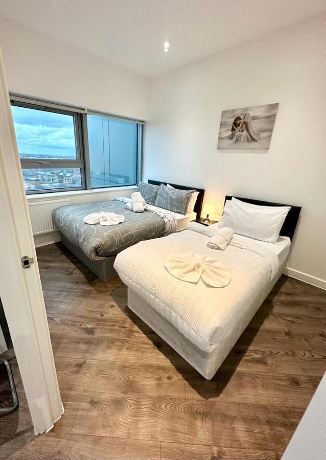 Alarabi Apartments-Two Bedrooms Apartment 크로이던 외부 사진