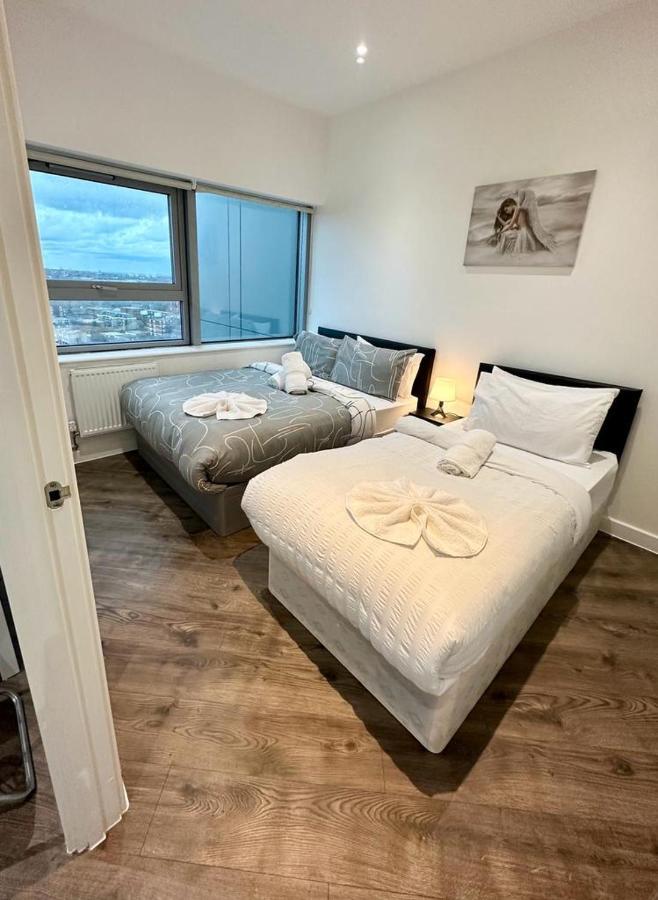 Alarabi Apartments-Two Bedrooms Apartment 크로이던 외부 사진