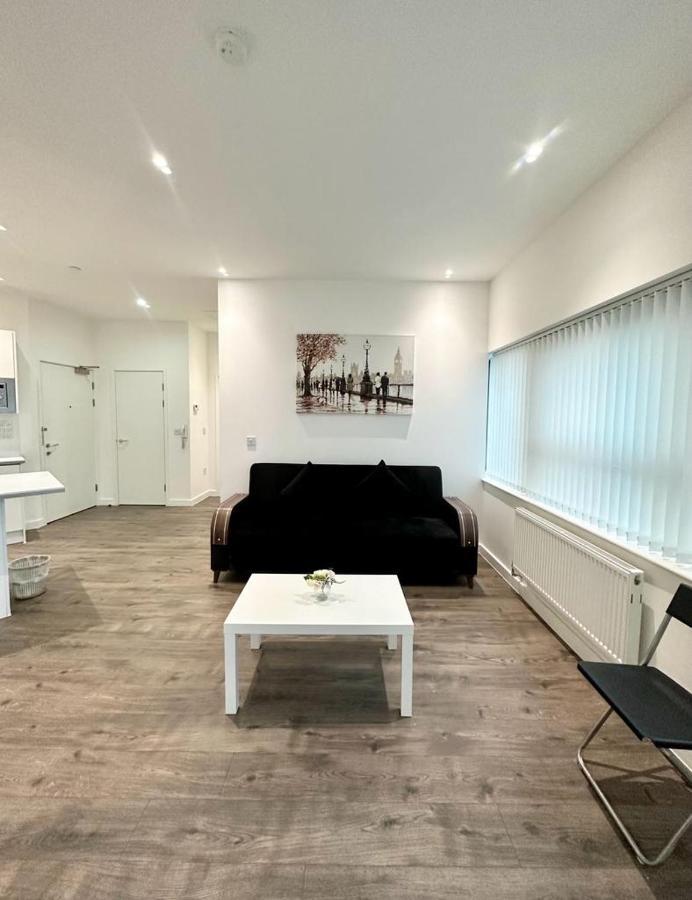 Alarabi Apartments-Two Bedrooms Apartment 크로이던 외부 사진