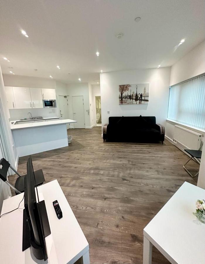 Alarabi Apartments-Two Bedrooms Apartment 크로이던 외부 사진
